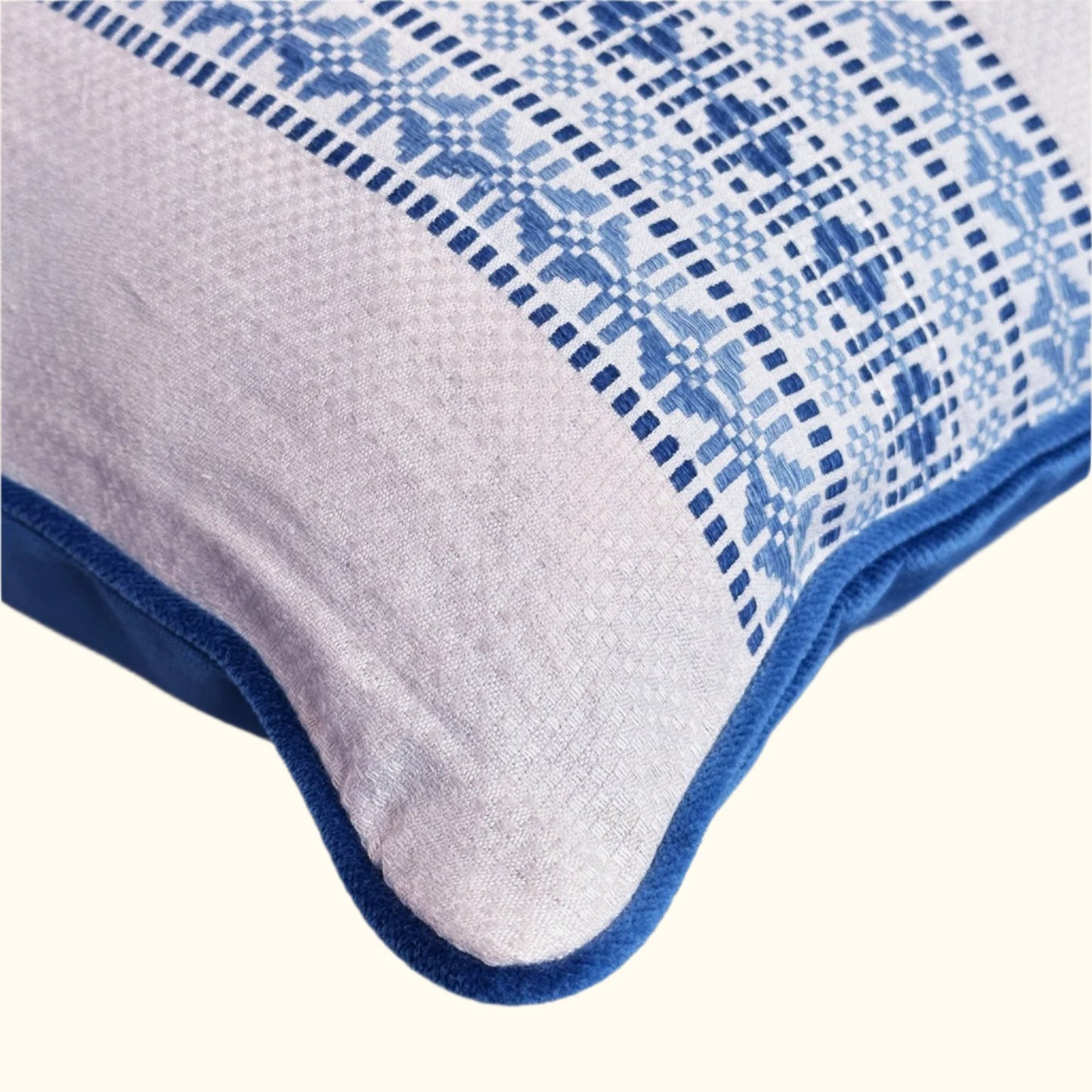 Vintage Cotton Table Cloth Pillow - 20" x 20" - USA - 144e
