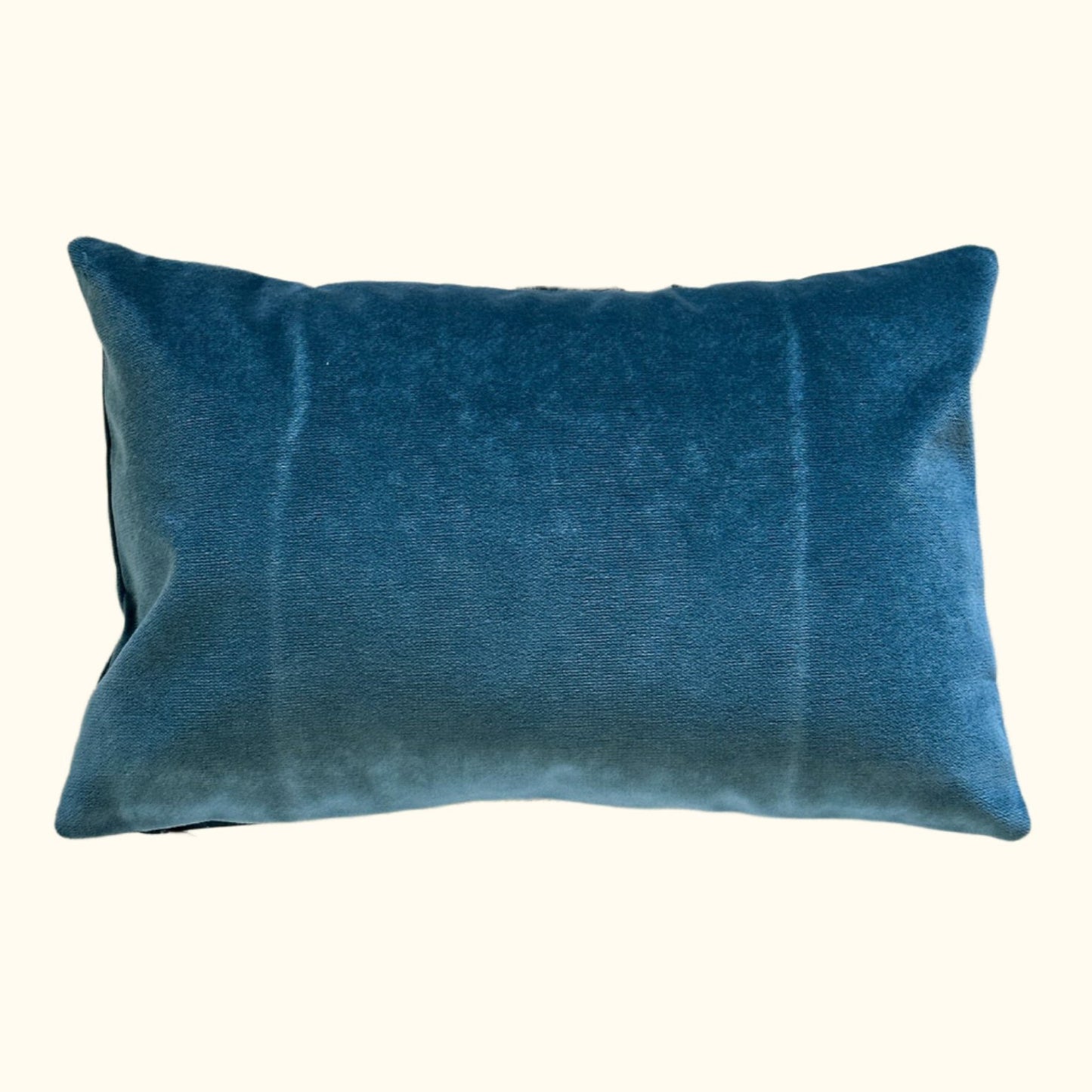 Vintage Needlepoint Pillow - 11x17 - USA - 277c