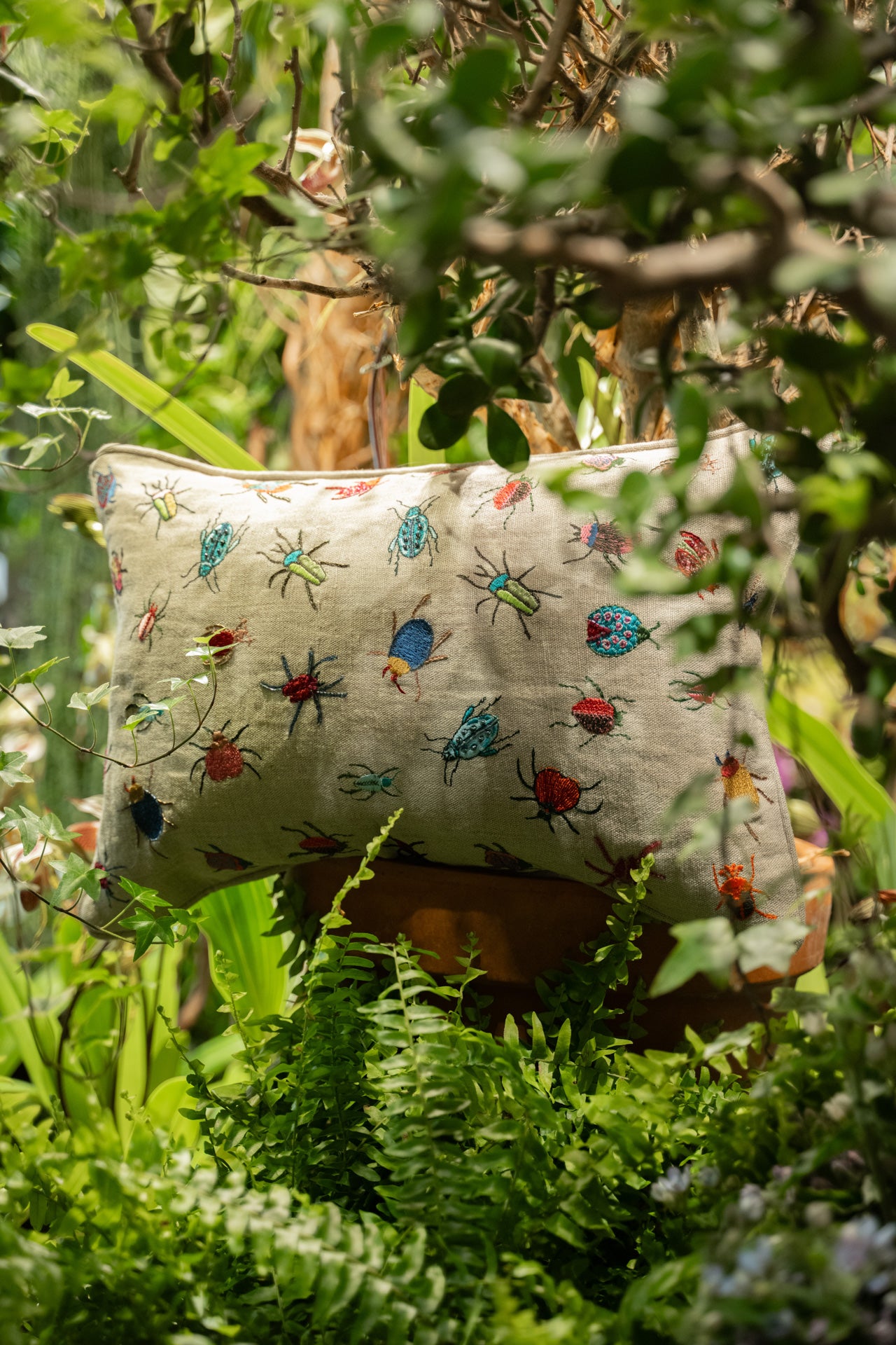 NEW-Bugsy-13x20-Pillow