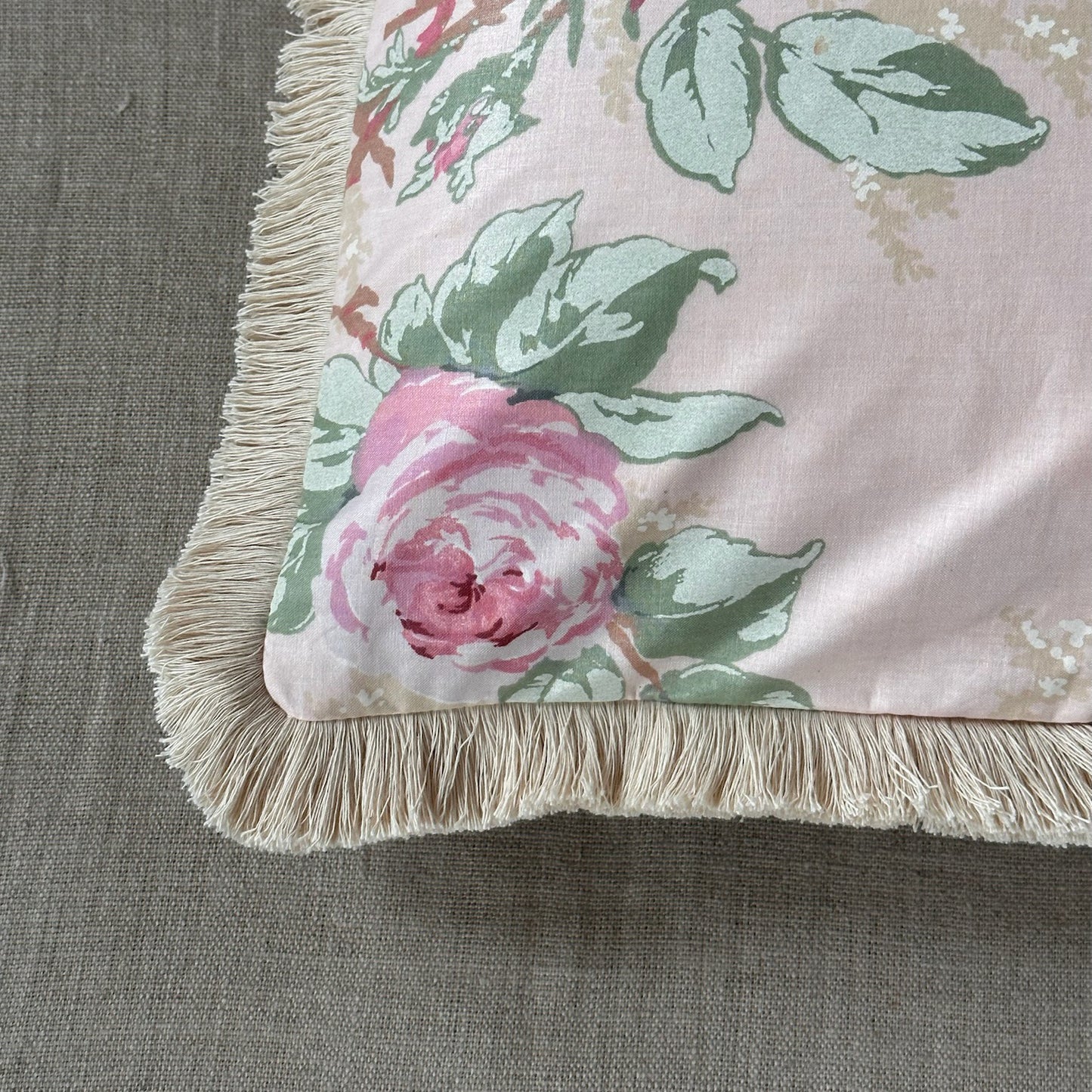 Vintage Floral Chintz Pillow - 16" x 24" - USA - 114b