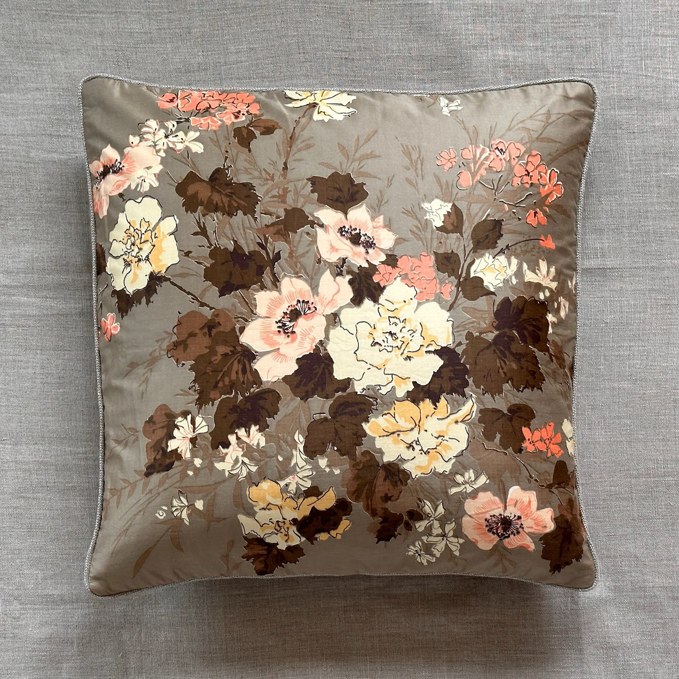 Floral Chintz c.1960's Pillow - 20" x 20" - USA - 116a10