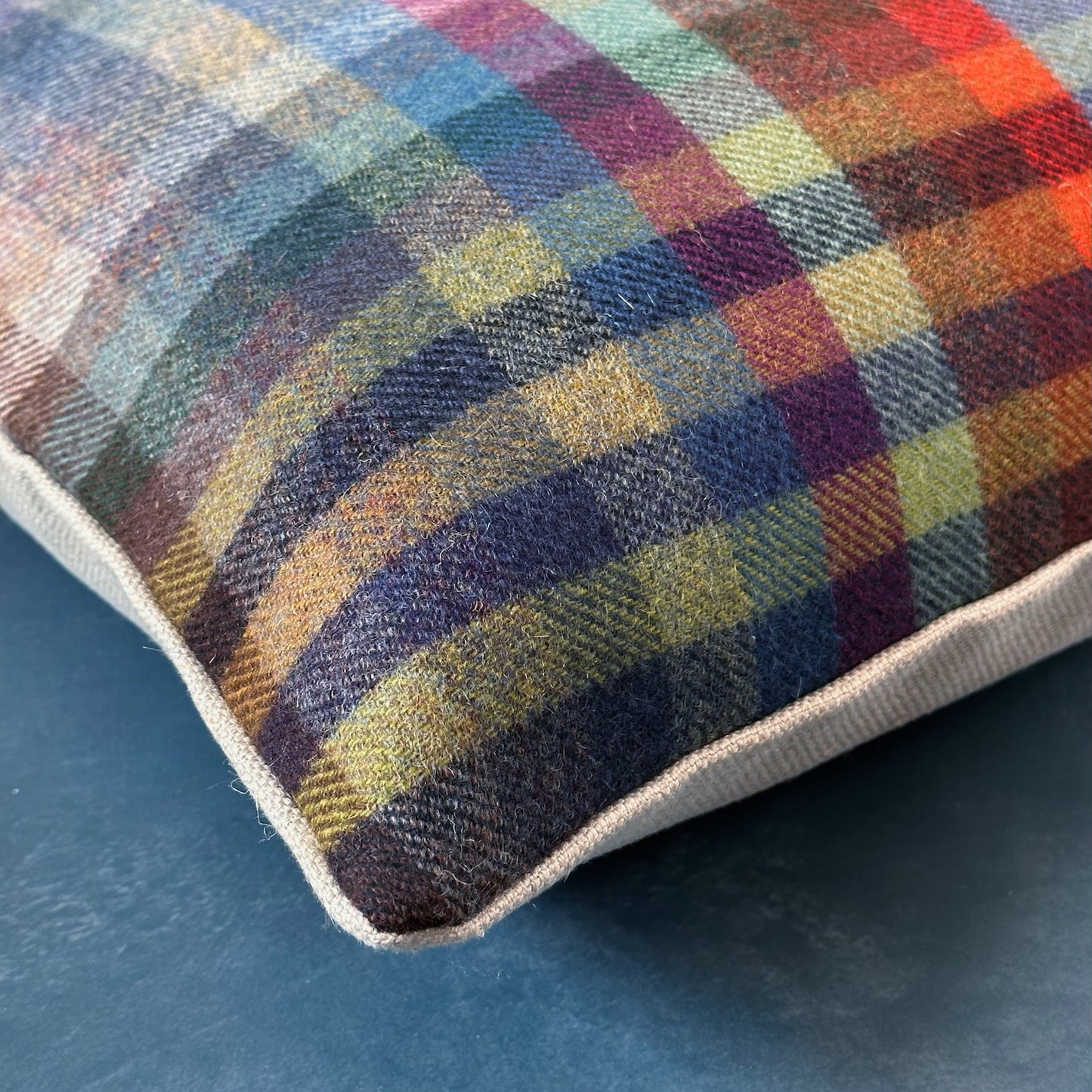 1960s Wool Plaid Blanket Pillow - 22" x 22" - USA - 1472c