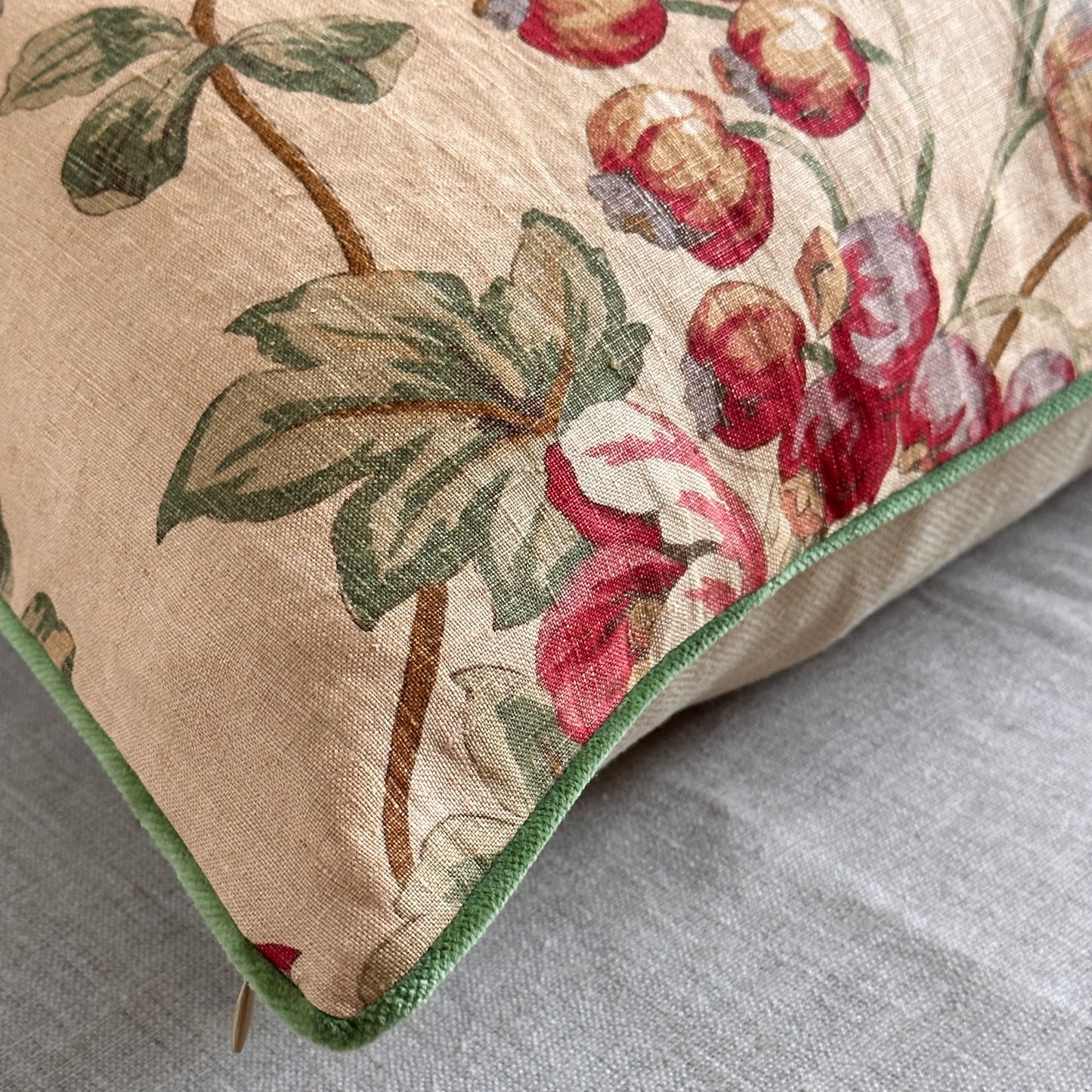 Vintage Linen Floral Pillow - 24x24 - England - 259a