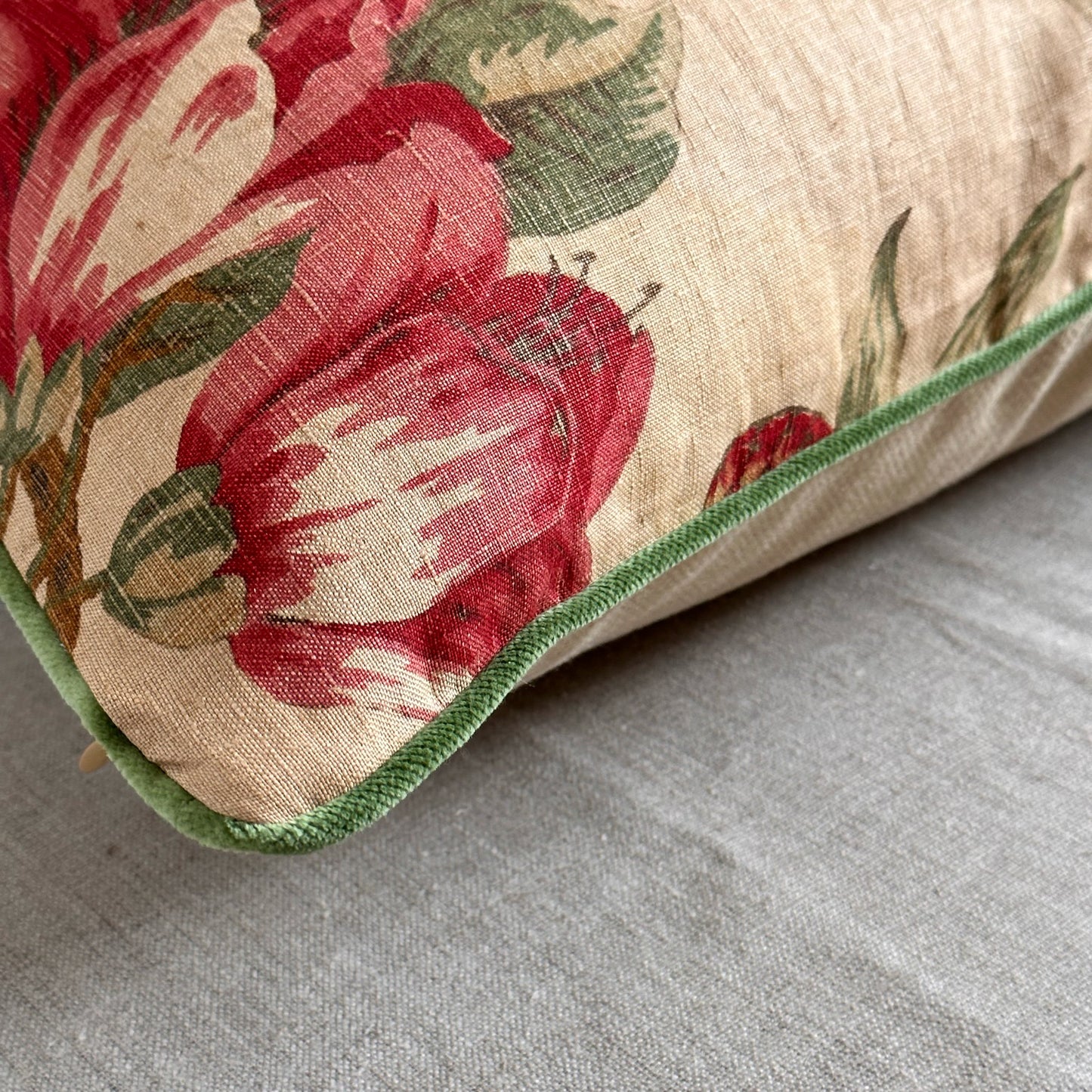 Vintage Linen Floral Pillow - 24x24 - England - 259c