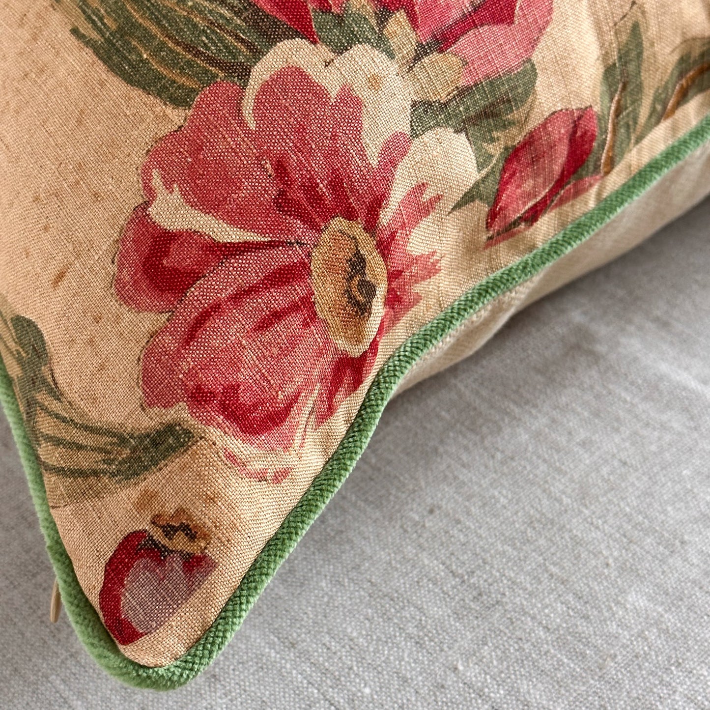 Vintage Linen Floral Pillow - 24x24 - England - 259d