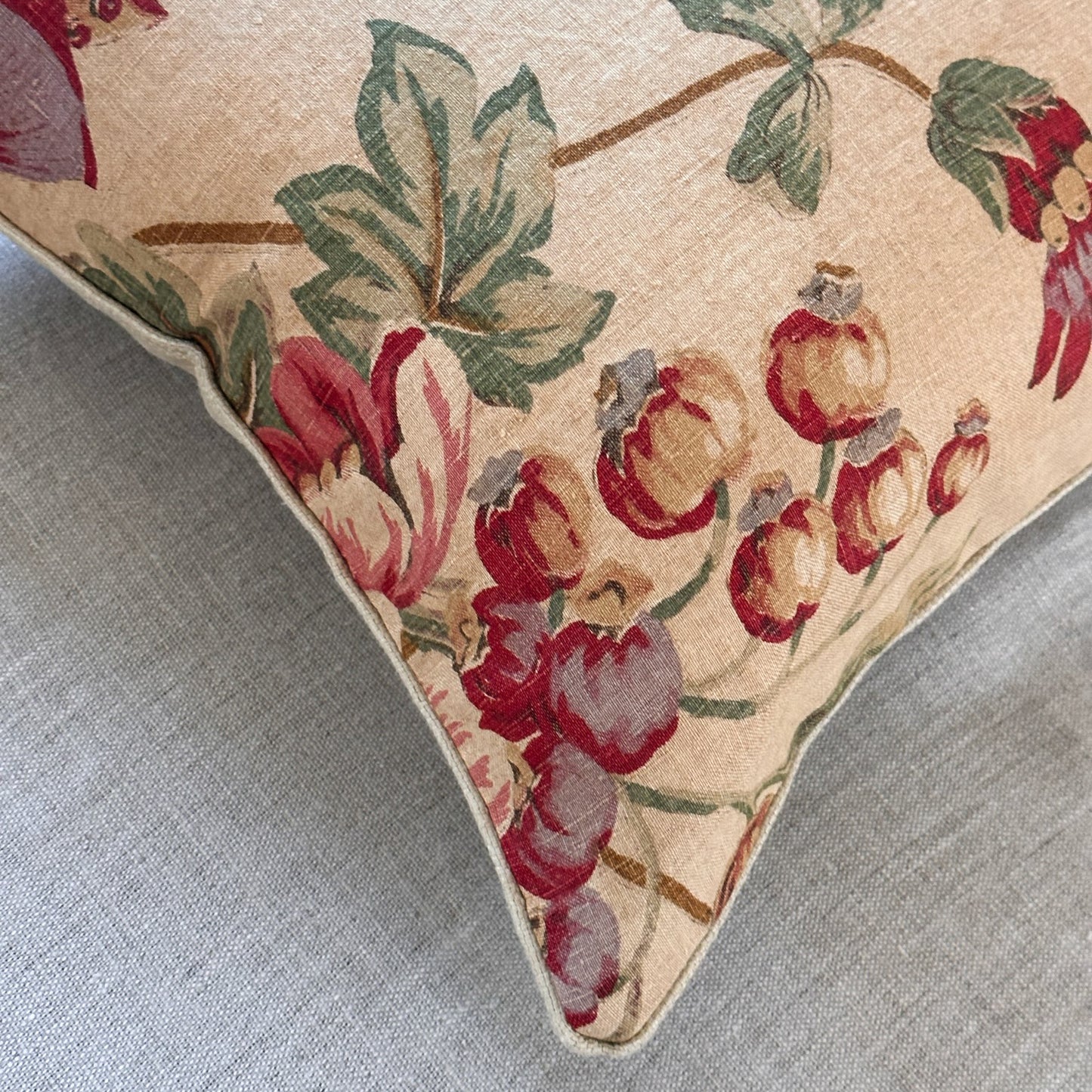 Vintage Linen Floral Pillow - 16x24 - England - 259e