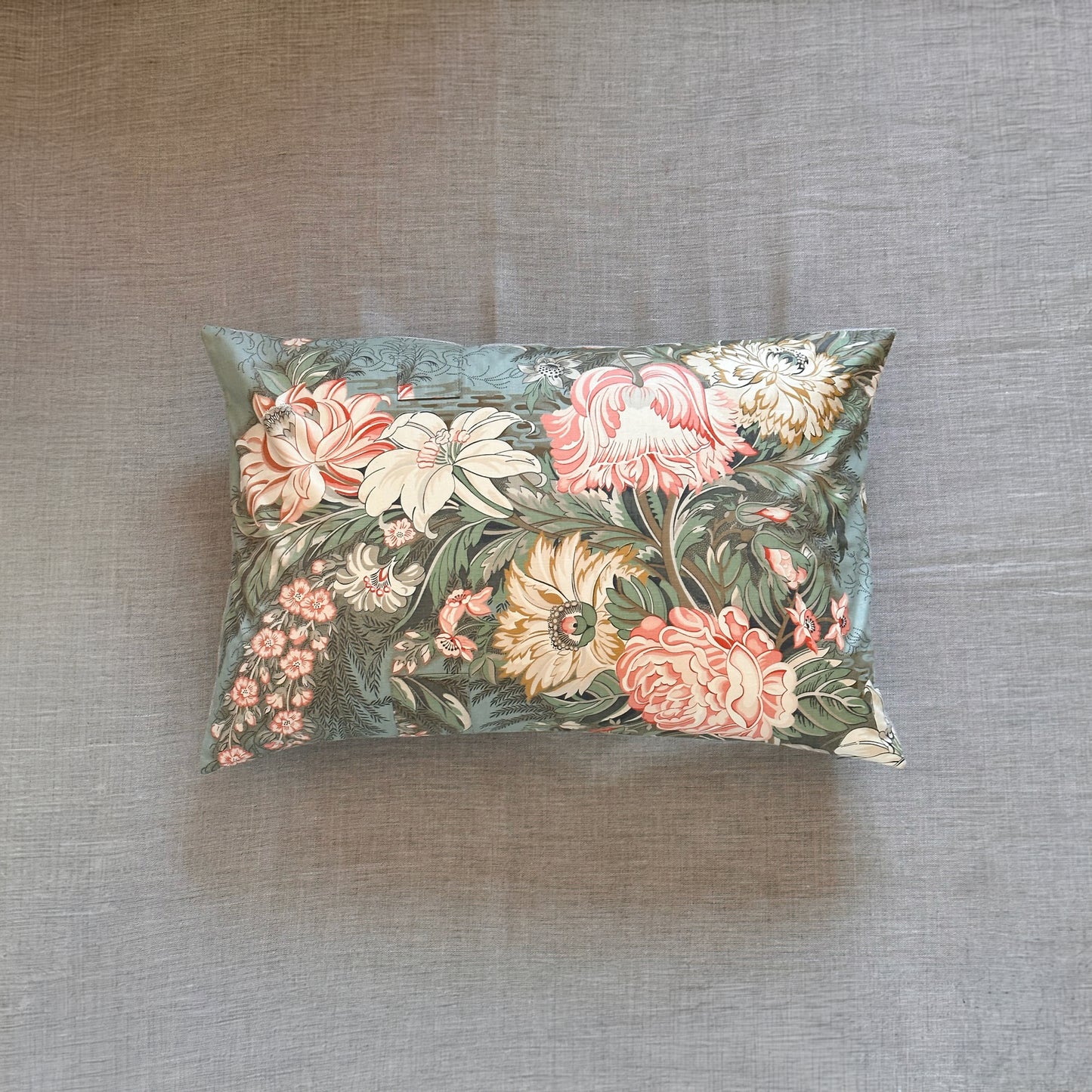 Vintage Floral Chintz Pillow - 16x24 - 2601b