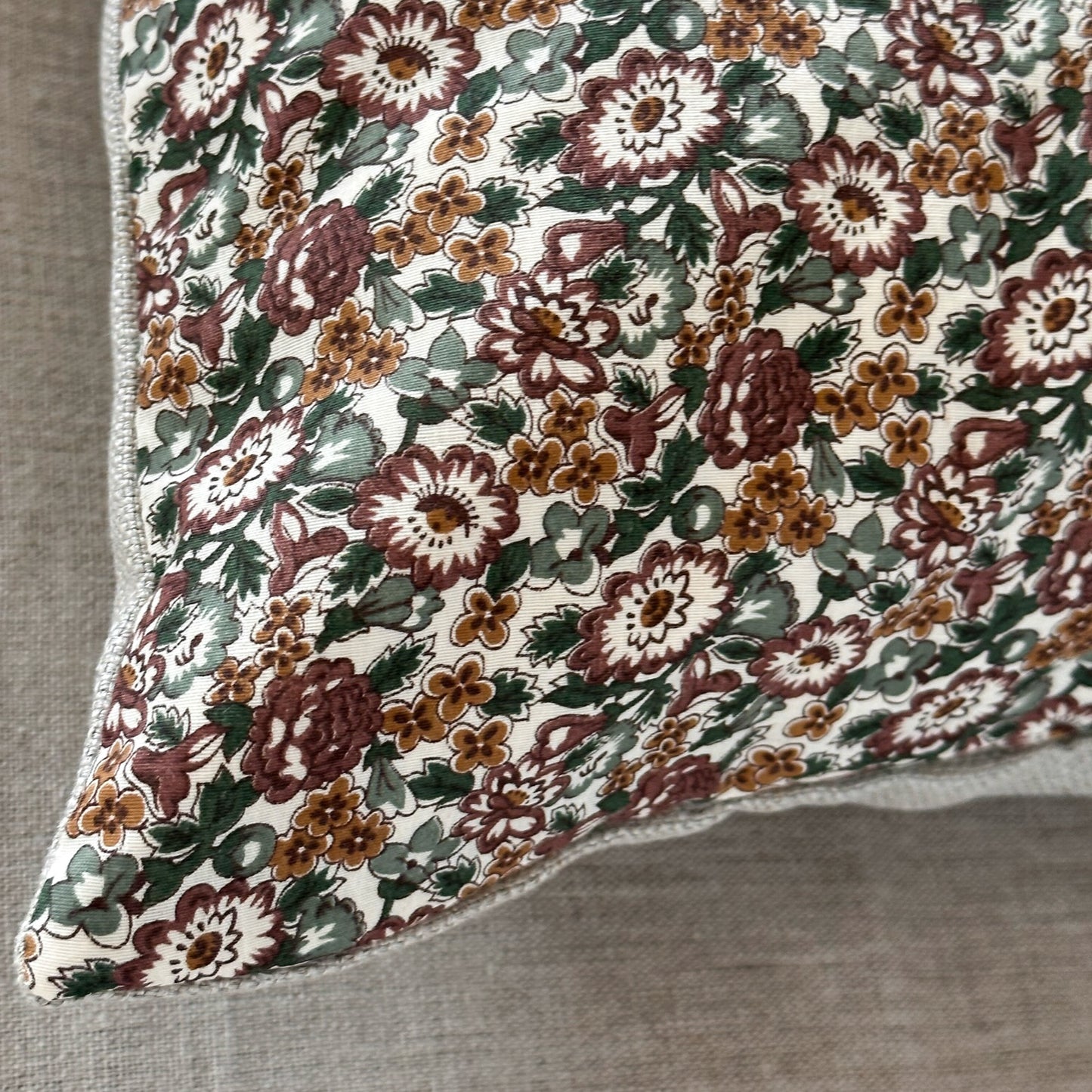 1970's Floral Print Pillow - 20x20 - England - 273d