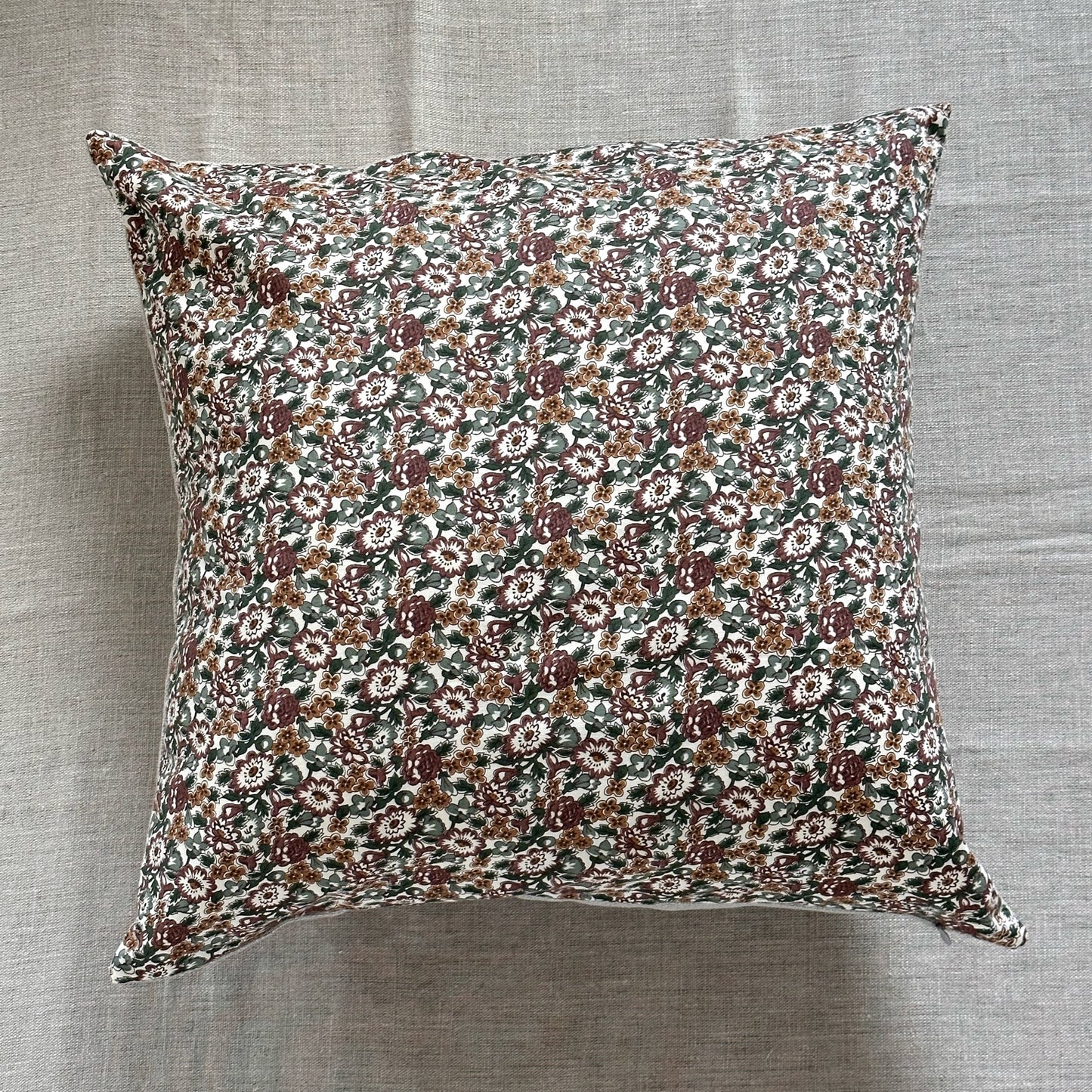 1970's Floral Print Pillow - 20x20 - England - 273d