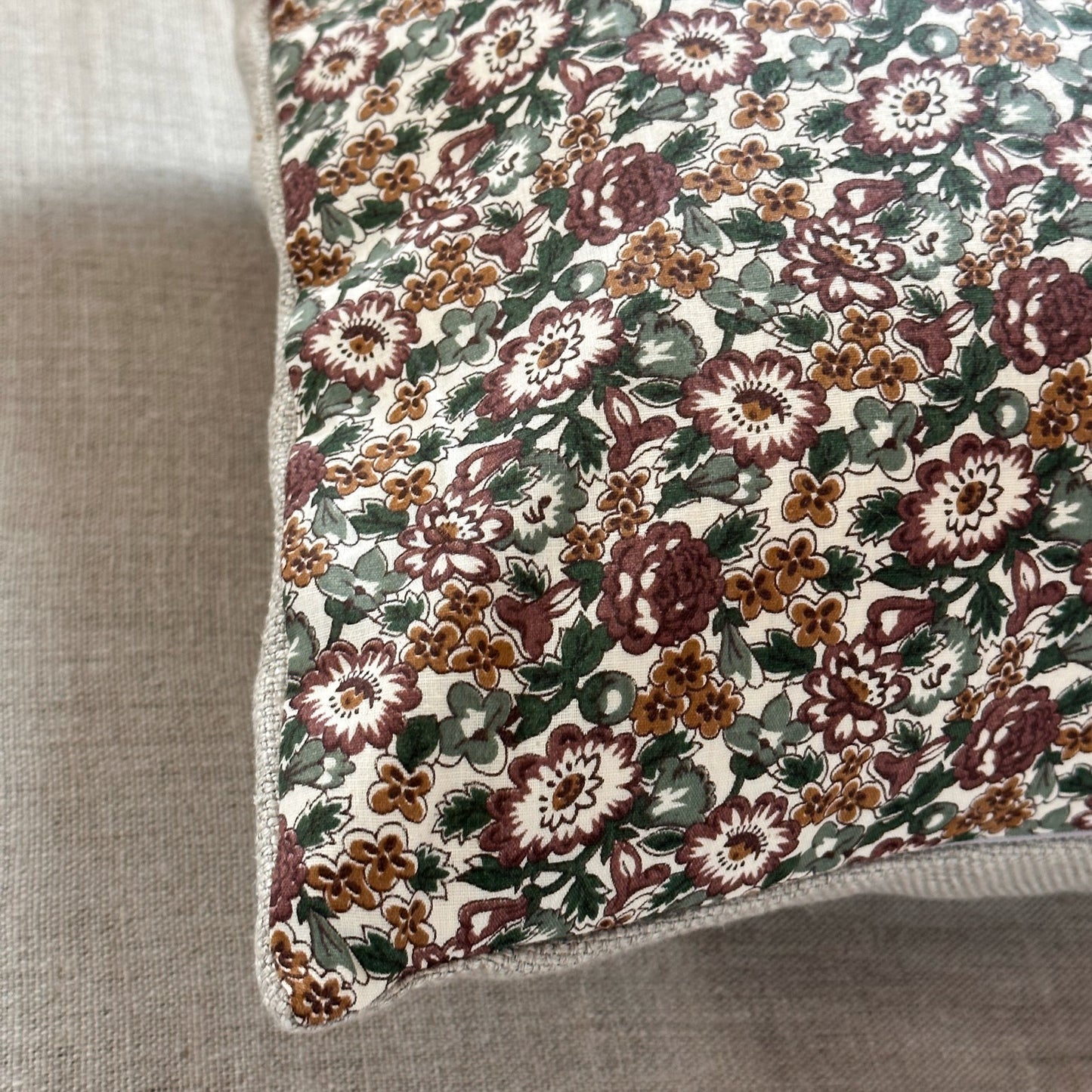 1970's Floral Print Pillow - 16x24 - England - 273f