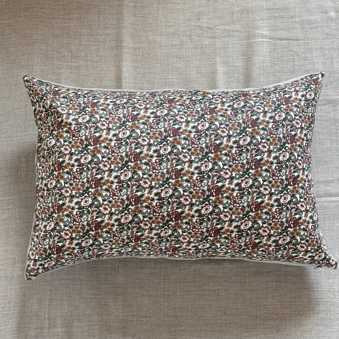 1970's Floral Print Pillow - 16x24 - England - 273f