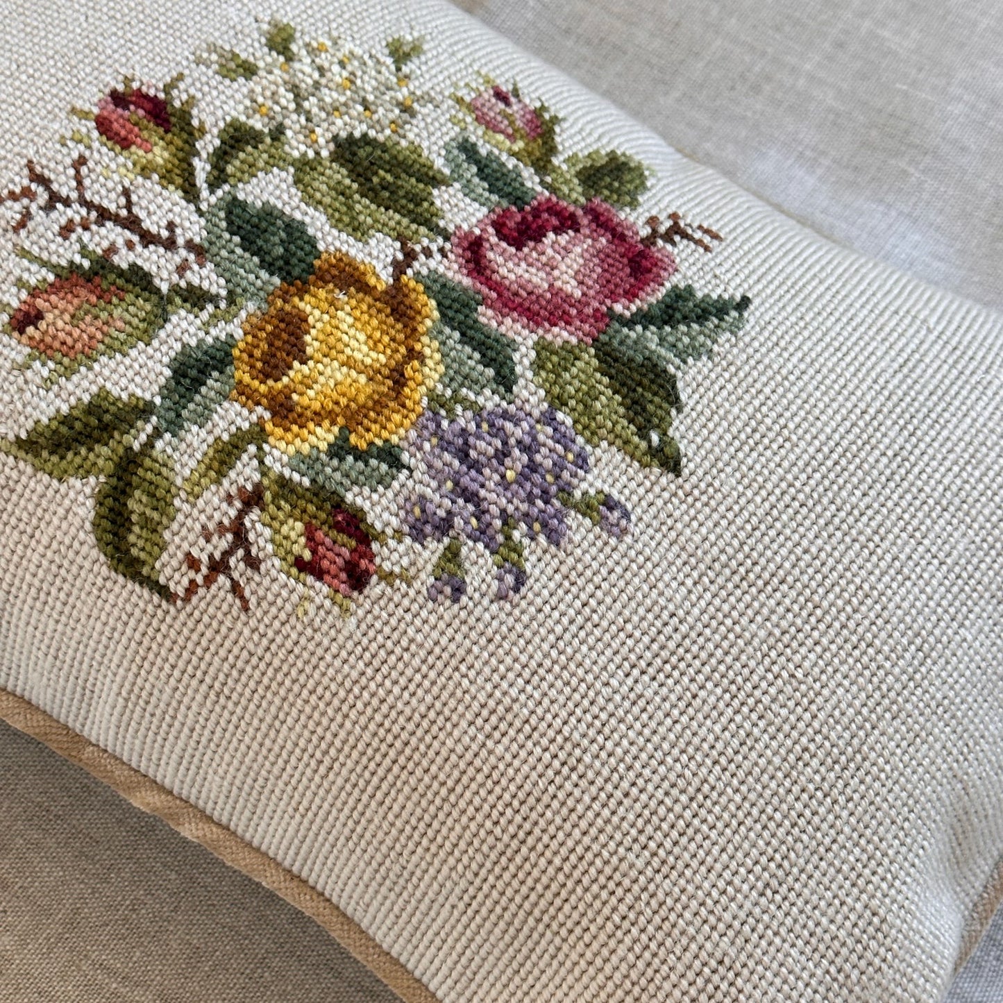 Vintage Needlepoint Pillow - 11x17 - USA - 275a