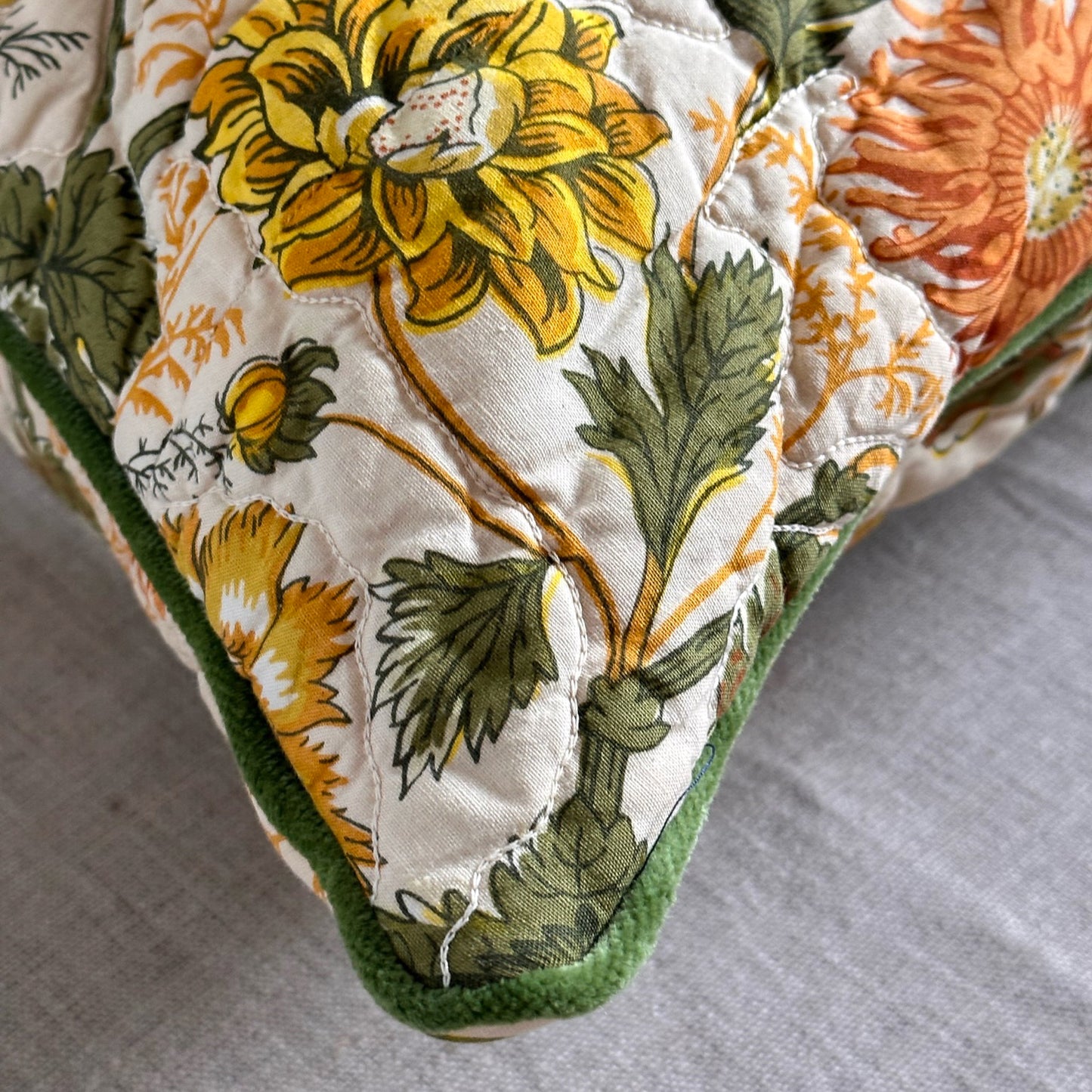 1970's Floral Quilt Pillow - 24x24 - USA - 278d