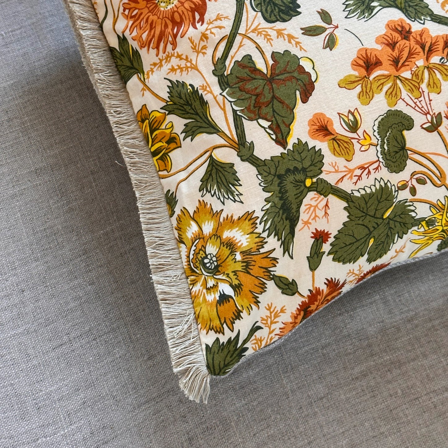 1970's Floral Print Pillow - 16x24 - USA - 2792c