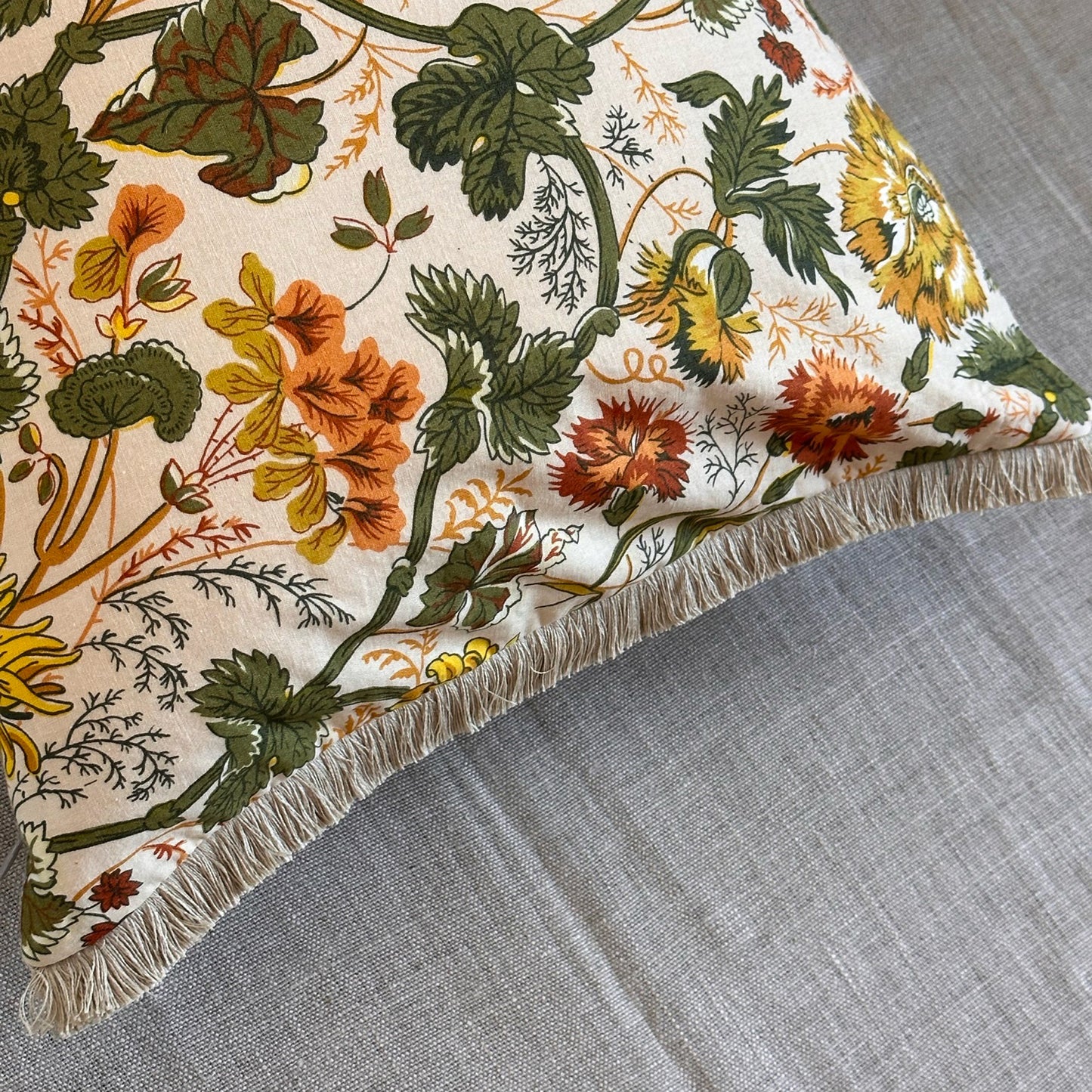 1970's Floral Print Pillow - 16x24 - USA - 2792b