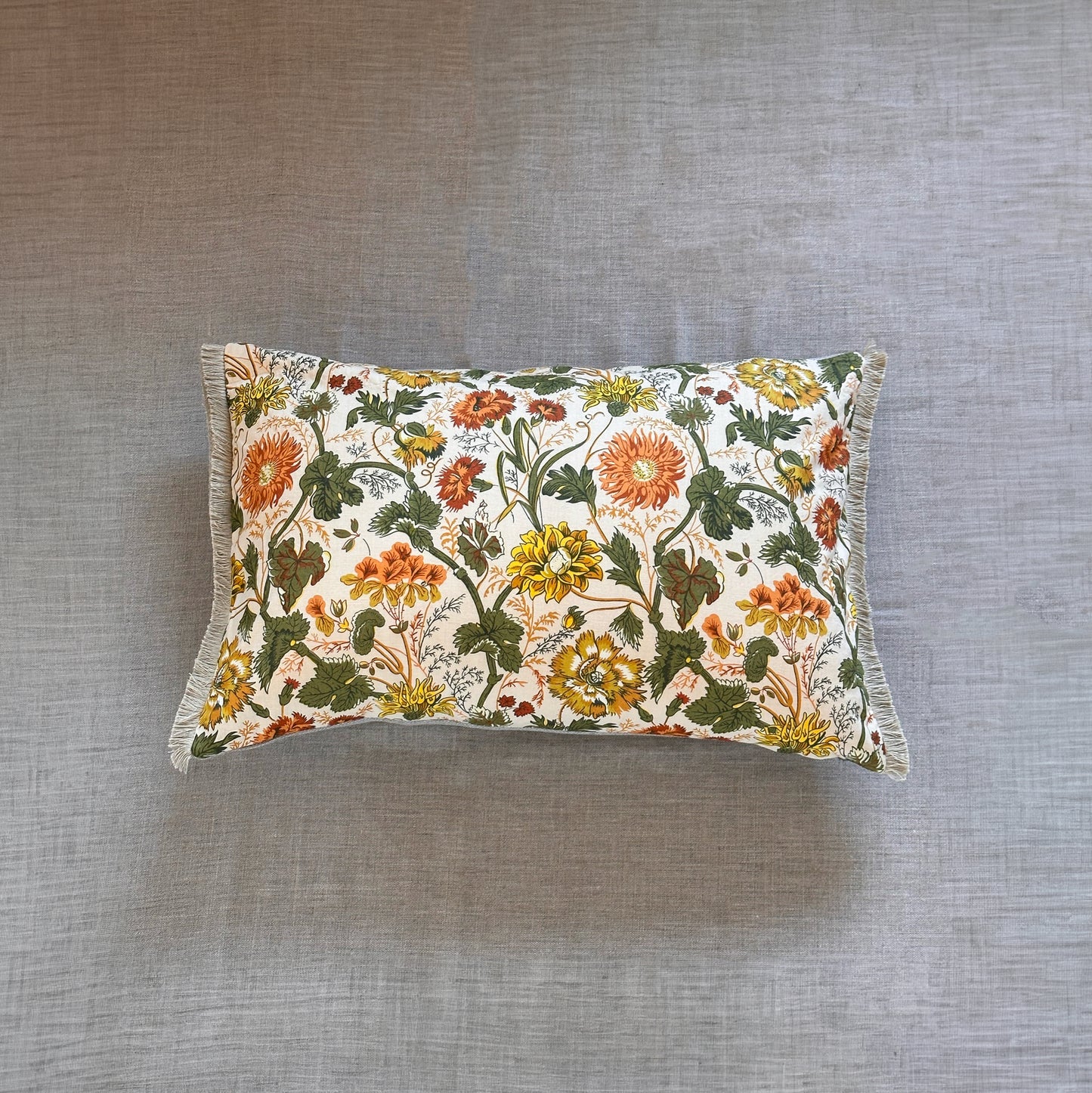 1970's Floral Print Pillow - 16x24 - USA - 2792b