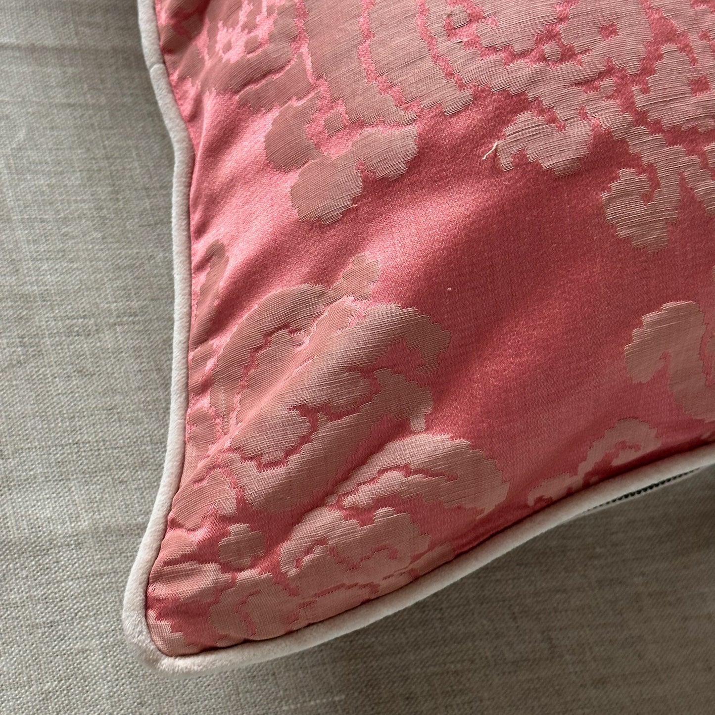 Antique Silk Damask Pillow - 20x20 - Europe - 350a