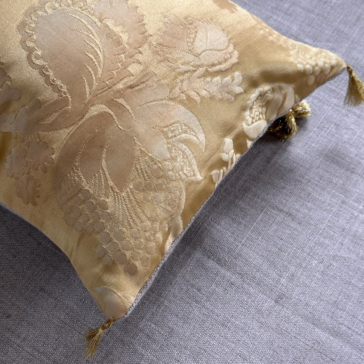 Antique Silk Damask Pillow - 11x17 - Europe - 351c