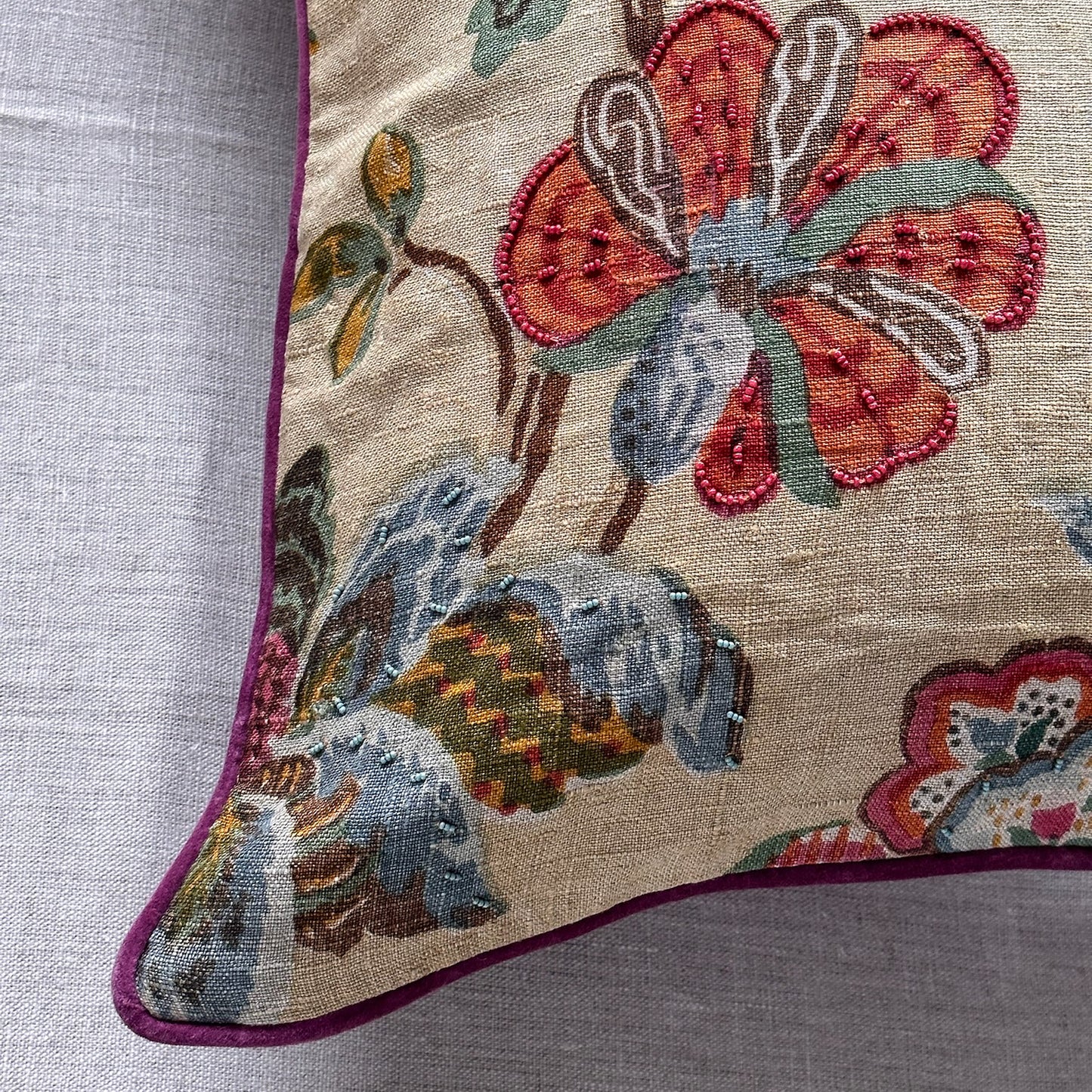 Vintage Floral Print with beads Pillow - 22x22 - Europe - 354d