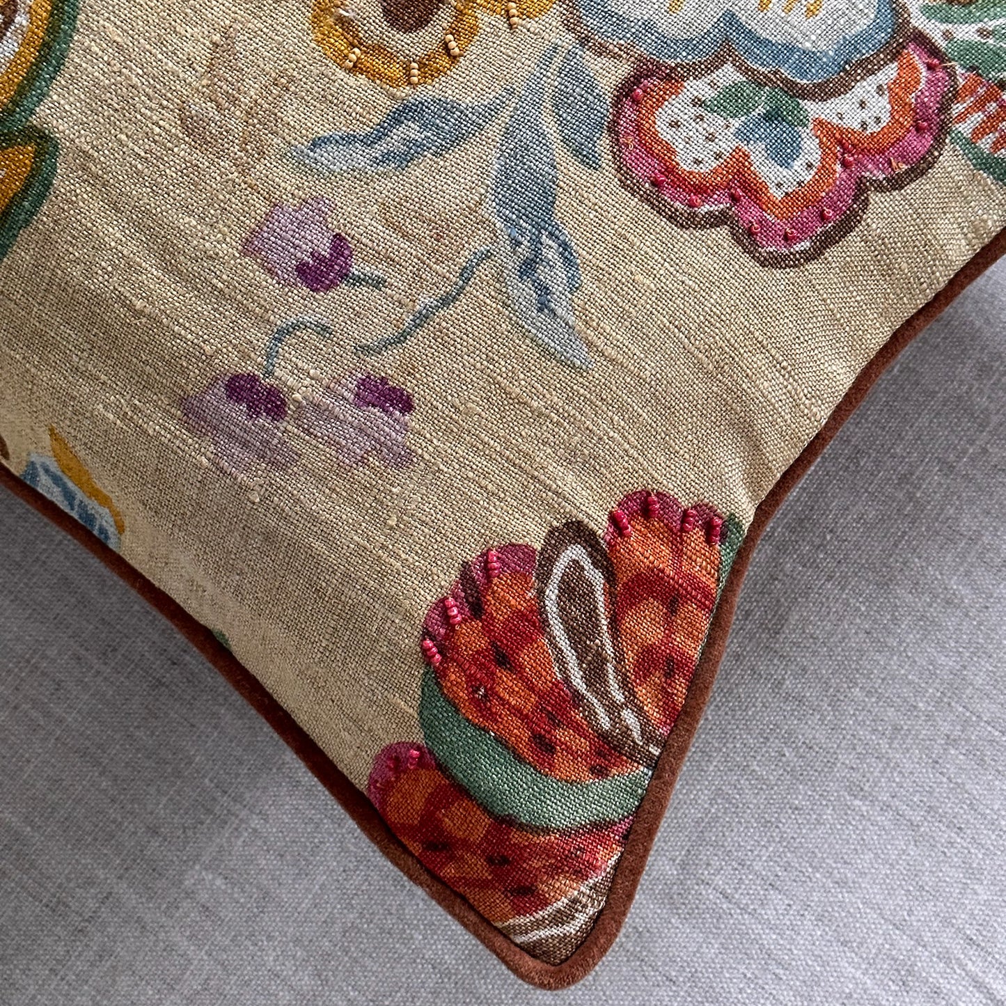 Vintage Floral Print with beads Pillow - 13x20 - Europe - 354f