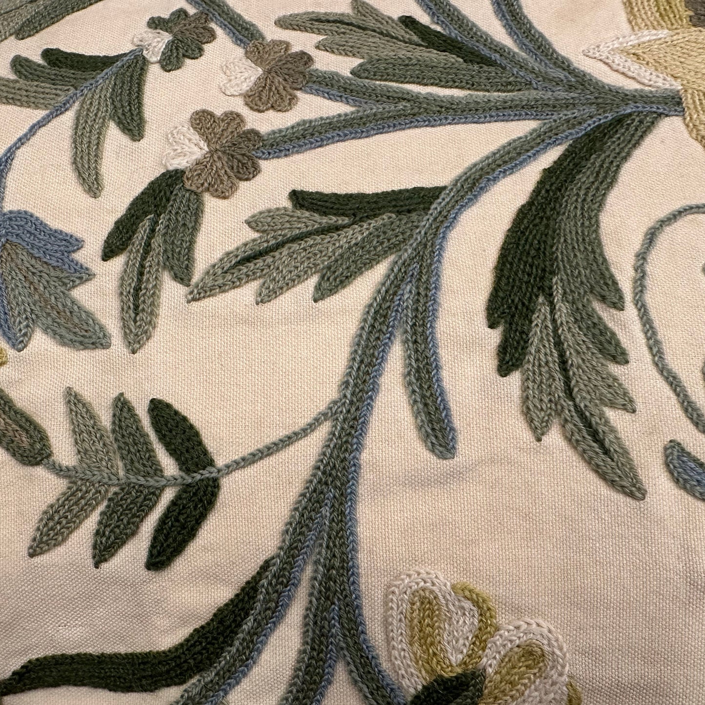 Vintage Crewel Wool Embroidery Pillow - 16 x 24 - 554b